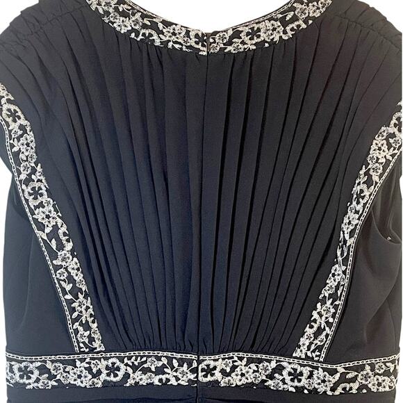 Tadashi Shoji Embroidered V-Neck Black Ivory Gown | Size 16 | NWOT - Picture 10 of 14